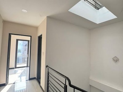 Bán gấp nhà 3 tầng ngay chợ long trường 2