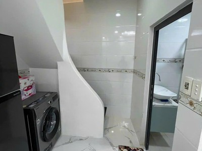 Nhà q7 mới nội thất xịn   ở ngay   gần mặt tiền 4