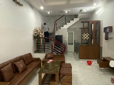 Cho thuê nhà 4 p.ngủ phố Văn Cao, DT: 46m2. 0