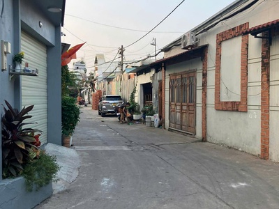 Quận 12  hxh cách mt 20m - 1100m2 full thổ cư - rộng 42m 3