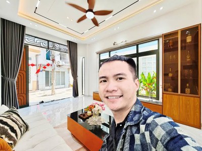 Vincom phan văn trị  căn góc 2mt thoáng sáng  nhà mới 4 tầng  chỉ 8,x đồng 1