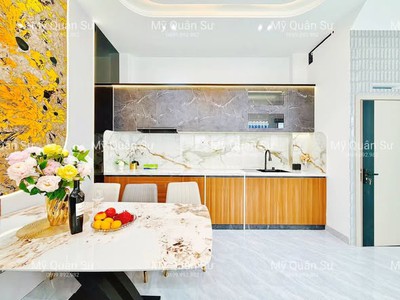 Vincom phan văn trị  căn góc 2mt thoáng sáng  nhà mới 4 tầng  chỉ 8,x đồng 0