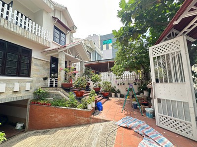 Cho thuê mặt bằng kinh doanh trong biệt thự 0
