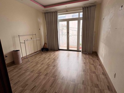 10tr  Nhà Cho Thuê 3PN 3WC Đường Phạm Văn Đồng, P. Linh Tây   hẻm ô tô 4