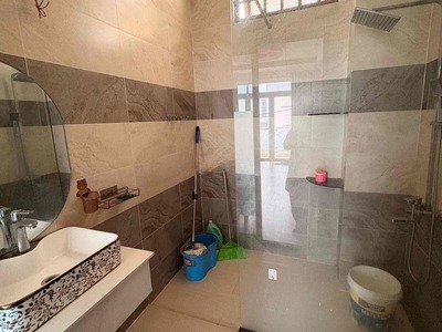 10tr  Nhà Cho Thuê 3PN 3WC Đường Phạm Văn Đồng, P. Linh Tây   hẻm ô tô 8