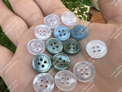 Nút nhựa áo sơ mi - áo polo   khắc laser logo theo yêu cầu - cung cấp nút sỉ lẻ 4