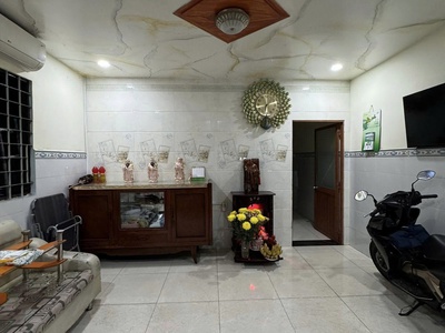 Bán nhà mặt tiền đỗ đức dục  - giao nguyễn sơn, 5,3x14m, 2 tầng cũ -có 4 pn, chỉ 8,6 tỷ. 2