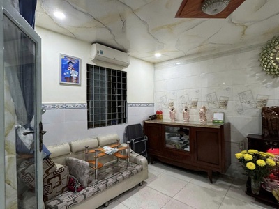 Bán nhà mặt tiền đỗ đức dục  - giao nguyễn sơn, 5,3x14m, 2 tầng cũ -có 4 pn, chỉ 8,6 tỷ. 4