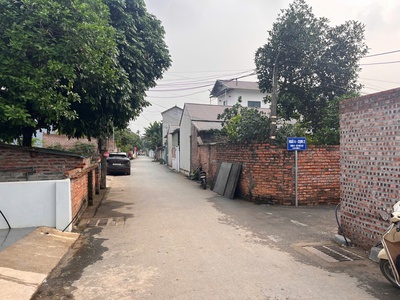  độc nhất - lô đất hơn 200m  trục chính thôn   sát nhà máy in tiền 0