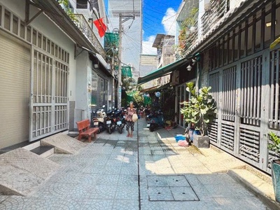 Hẻm 1/ - hẻm xe hơi - chỉ nhỉnh 4 tỷ - bình tân - nhà đẹp - gần chợ,trường học - giáp tân phú - sát 0