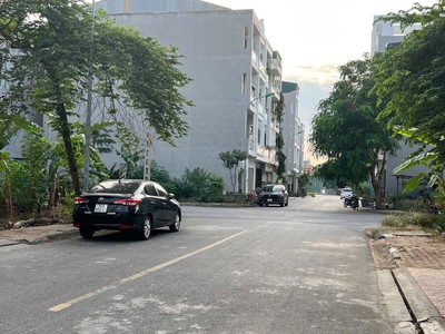 Bán lô đất đường nhánh Hoàng Quốc Việt, TP Hải Dương, 68m2, mt 4m, đường 17.5m, 3.85 tỷ 0