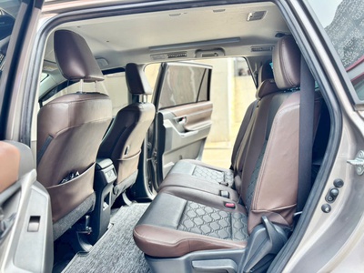 Innova Cross V 2025    Màu Nâu   Giá bán 830tr có thương lượng 5