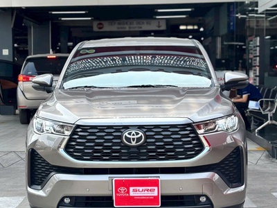 Innova Cross V 2025    Màu Nâu   Giá bán 830tr có thương lượng 8