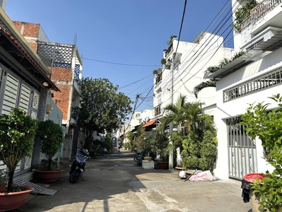Bán nhà gần quốc lộ 13   phạm văn đồng   82m  vuông đẹp, hẻm ô tô   đối diện vạn phúc city   5.1 tỷ 0