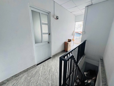 Nguyễn cửu vân - đối diện đh kinh tế - qua cầu tới q.1 - xe tải thông - sổ vuông a4 - chỉ 8x tỷ 3