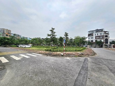 Bán đất tđc việt hưng 40m2- mặt công viên thoáng vĩnh viễn- hơn 10 tỷ 0
