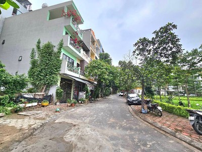 Bán đất tđc việt hưng 40m2- mặt công viên thoáng vĩnh viễn- hơn 10 tỷ 1