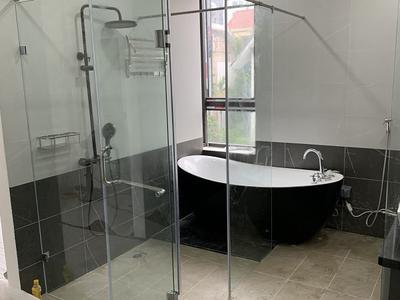 Có nên thay rèm tắm bằng vách kính 0