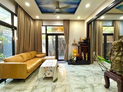 Biệt thự góc 2mt q7   đậu 3 xe 7 chỗ  chỉ nhỉnh 23 tỷ 3
