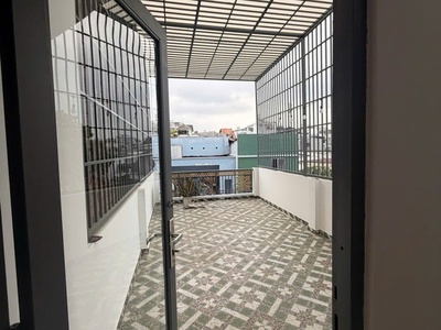 Ngã tư hàng xanh - sát mt bạch đằng - giáp q.1 - 42m2. nở hậu tài lộc - 3 tầng - 5.x tỷ 2