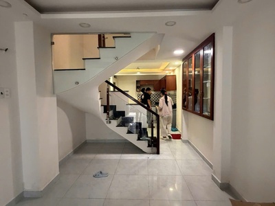 Ngã tư hàng xanh - sát mt bạch đằng - giáp q.1 - 42m2. nở hậu tài lộc - 3 tầng - 5.x tỷ 0