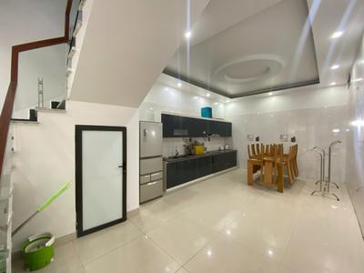 MT2143. Cho thuê nhà mặt đường nhánh Văn Cao 1