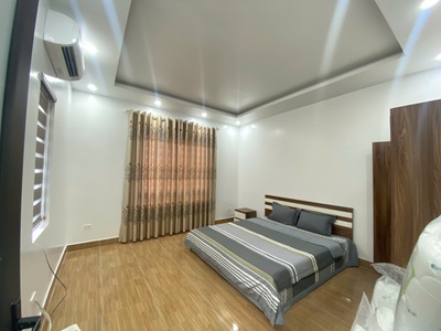 MT2143. Cho thuê nhà mặt đường nhánh Văn Cao 2
