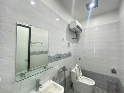 MT2143. Cho thuê nhà mặt đường nhánh Văn Cao 3