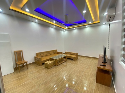 MT2143. Cho thuê nhà mặt đường nhánh Văn Cao 4