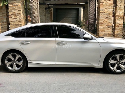 Honda Accord 2020 chính chủ chưa đụng chạm sơn sửa. Chạy 80.000km còn nguyên bản gốc. 4