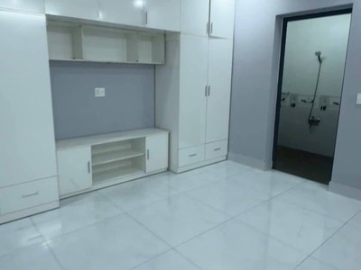 15tr  Cho Thuê Nhà 3 Tầng   3PN 3WC   sân đậu ô tô   ĐS 24 P. Linh Đông, Sân Đậu oto. 4