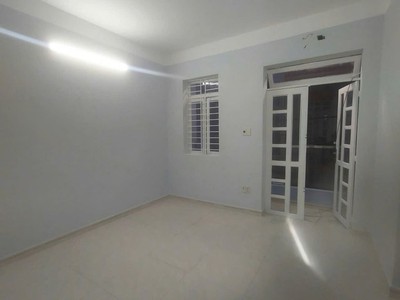NGAY ĐH CÔNG THƯƠNG Kết cấu 1 trệt 2 lầu 4PN, 4WC, 4