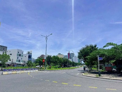 Bán lô đất 3 mặt tiền sơn trà, phó đức chính, 299m , sát biển, giá 36 tỷ 1