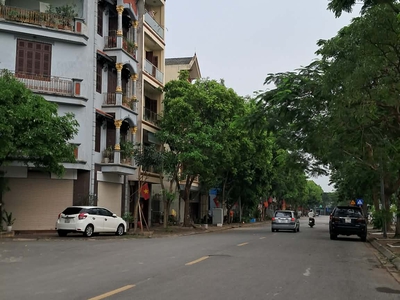 Bán đất mặt phố phúc lợi 86m2- lô góc- view vinhomeriverside- 30 tỷ 0