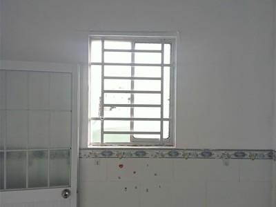 Cho thuê nhà riêng kiên cố, 2 phòng ngủ, có máy lạnh, máy tắm nước nóng ở cồn khương 4