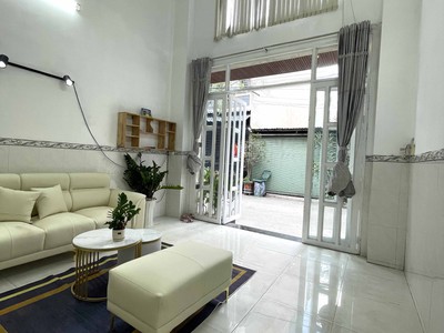 Bán nhà gần phạm văn đồng   linh đông 50m    3 tầng hiện đại   hẻm ô tô 8m   giá 6.6 tỷ 0