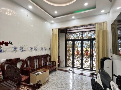 - Mặt tiền đường 10m, vị trí đẹp, gần THCS Nguyễn Văn Luông, chợ Bình Tiên, vòng xoay Phú Lâm 2
