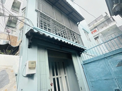Trung tâm q4 5 tầng đúc kiêng cố 5 tỷ còn tl 0
