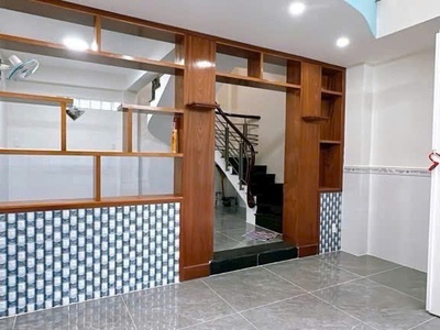 Trung tâm q4 5 tầng đúc kiêng cố 5 tỷ còn tl 2