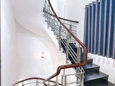 Trung tâm q4 5 tầng đúc kiêng cố 5 tỷ còn tl 4