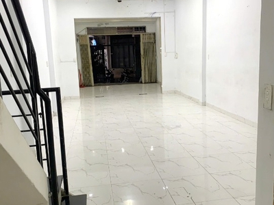 Cho thuê nhà góc 2 tầng nở hậu l 5.2m mặt tiền ba đình p10q8. giá 13 triệu/tháng 1