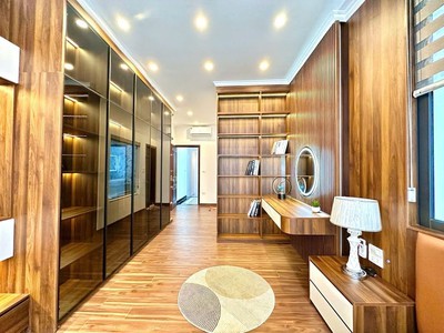8.6 tỷ nhà đội cấn, 6 tầng thang máy,  dân xây ở luôn, sổ chính chủ 0