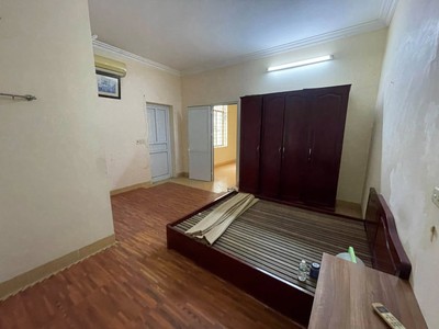 Cho thuê cả nhà kinh doanh Lạc Long Quân- mặt ngõ oto tránh dừng đỗ ngày đêm - 63m2x4 tầng 3