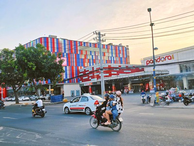 Đất khủng  700m2 mặt tiền trường chinh đang làm showroom giá 150 tỷ - tây thạnh, tân phú 2
