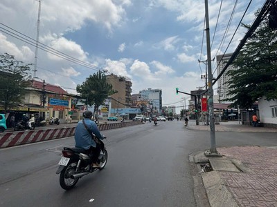Bán Nhà 4 Tầng, Mặt Tiền 4M, Nở Hậu, 4 Phòng Ngủ, Hẻm Xe Hơi Kề Bên, Gần Cầu Phú Mỹ .Giá 4.4Tỉ 2
