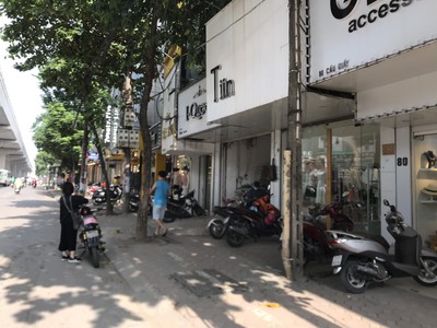 14 tỷ - mẳt đường Cầu Giấy - nhà 5 tầng -thoáng trước sau- vỉa hè rộng - kinh doanh sầm uất 0