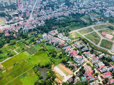 Lô đất đẹp khu ngã 3 hoà lạc   dân cư đông, đường đi thuận tiện 0