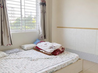 Cho thuê căn hộ 2PN, căn góc thoáng mát, sát sông Hàn 2