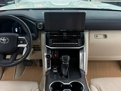 Bán Land Cruiser LC300 sản xuất 2025, siêu lướt 5000Km 8