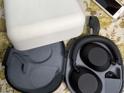 Sony WH1000-XM6 0